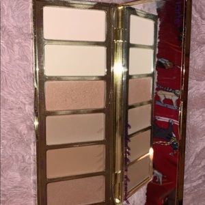 Tarte Cosmetics highlighter and contouring palette